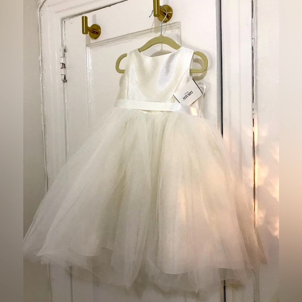 NWT - Flower girl tulle fancy / formal ivory dress - DAVID’S BRIDAL